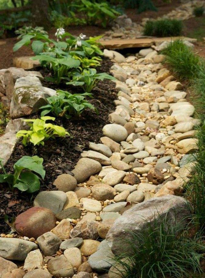 Сухой ручей в ландшафтном дизайне: каменный ручей своими руками, с мостиком и растениями, поэтапно, фото на даче