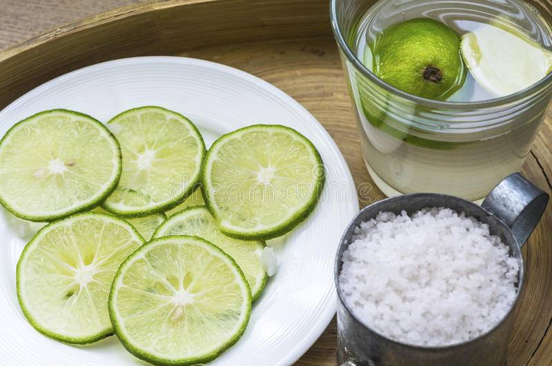 Интересное сочетание — лимон с солью: для чего применяют, как приготовить состав и может ли он быть вредным?