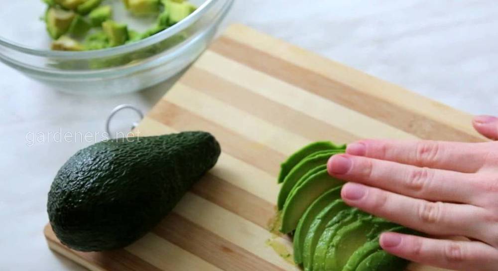 Как правильно чистить и нарезать авокадо