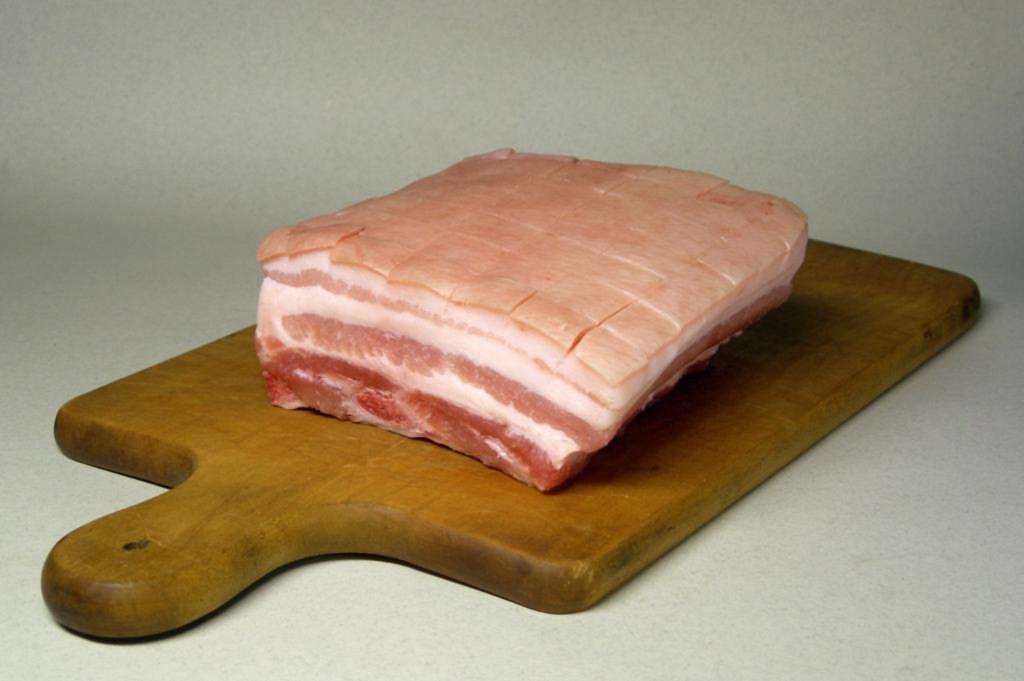 Что можно сделать из свиной шкуры: секреты вкусных блюд из свинины, рулеты, запеканки, зельц, чипсы