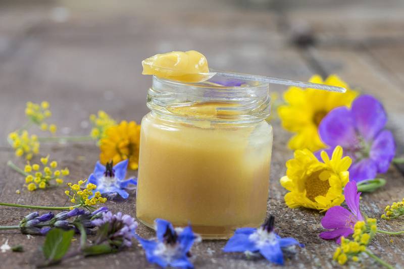 Лечебные свойства меда с маточным молочком и противопоказания