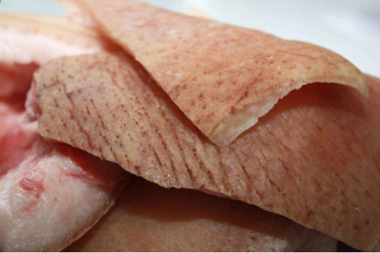 Свиные шкурки: польза и вред для здоровья