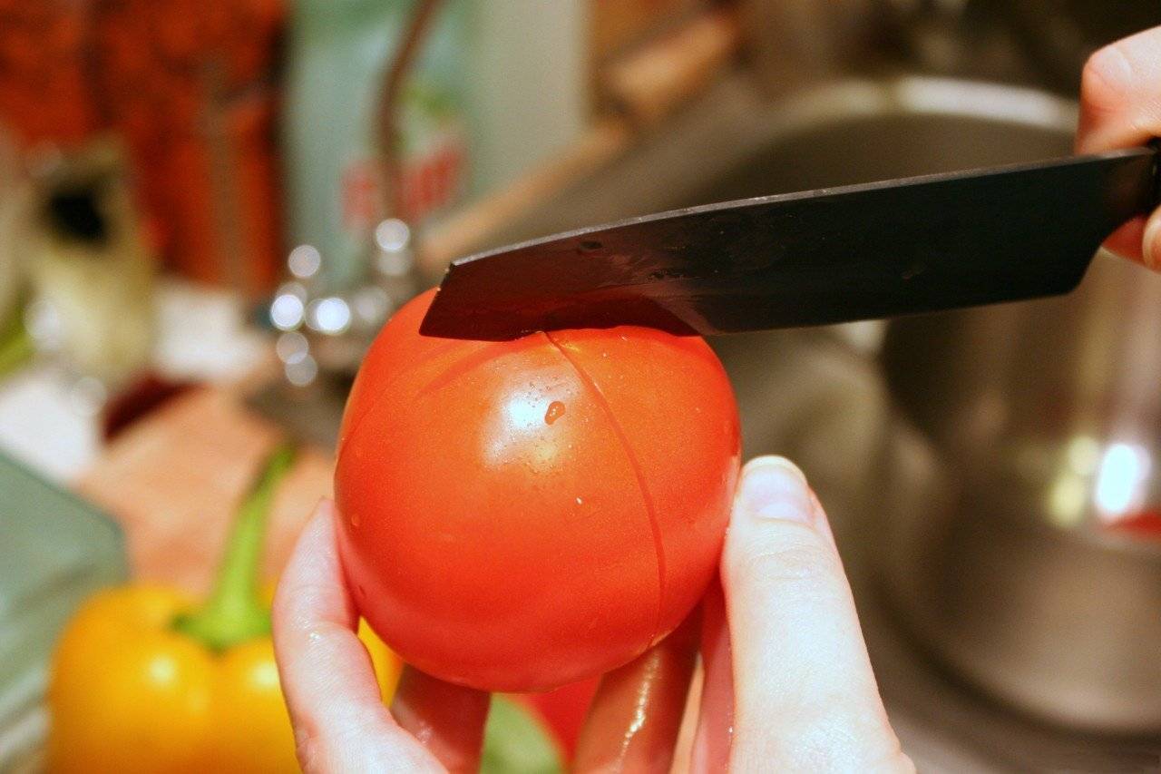 Как снять шкурку с помидора. способы очистки и рекомендации