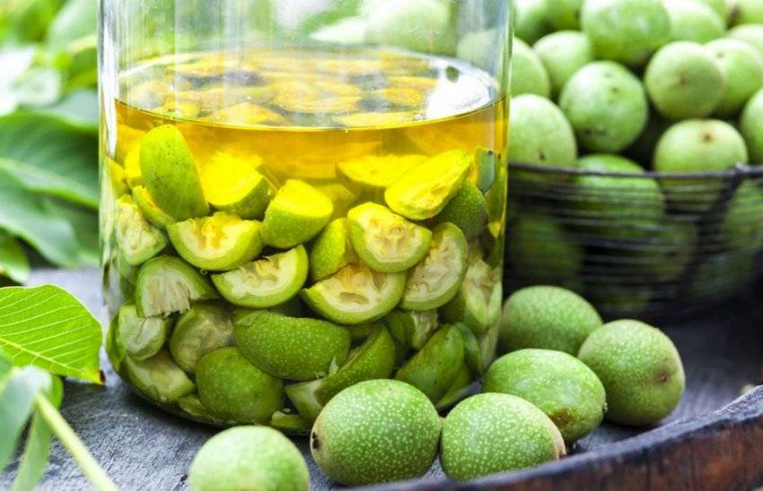 Зеленые грецкие орехи с медом - рецепт, польза и применение