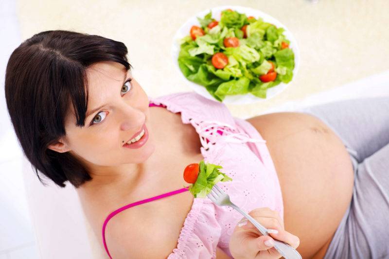 Шпинат во время беременности: полезные и вредные свойства растения для организма