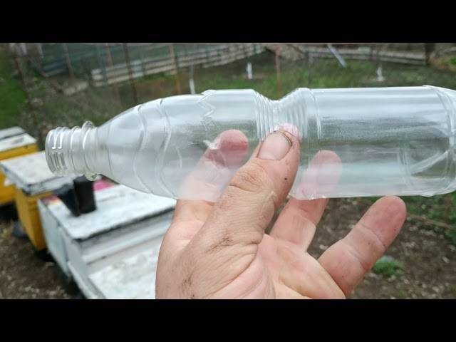 Поилка для пчел своими руками: из пластиковой бутылки, как сделать с подогревом