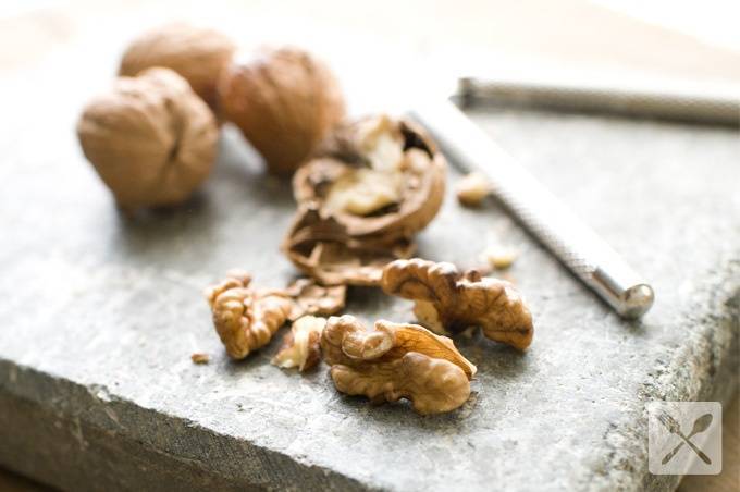 Как чистить грецкие орехи самим быстро и аккуратно