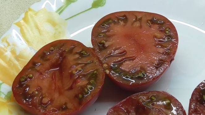 Для салатов и соков — томат черный барон