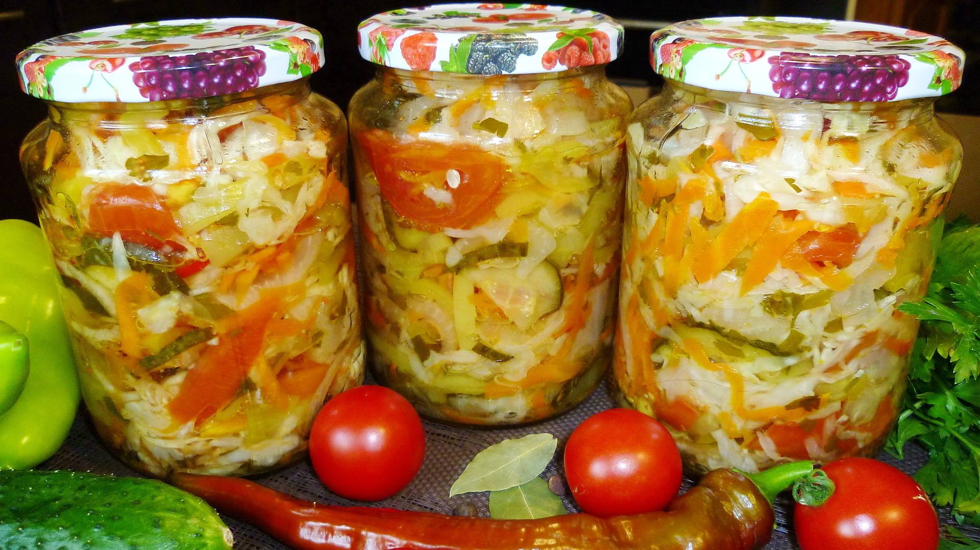 Салат из капусты на зиму в банках - очень вкусные рецепты