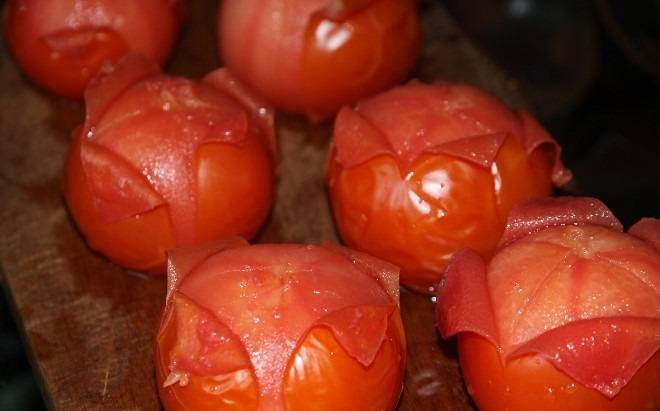 Лайфхак: как снять шкурку с помидора