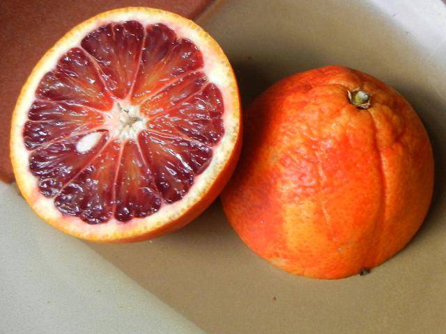 Свежевыжатые соки из цитрусовых фруктов — больше пользы или вреда?
