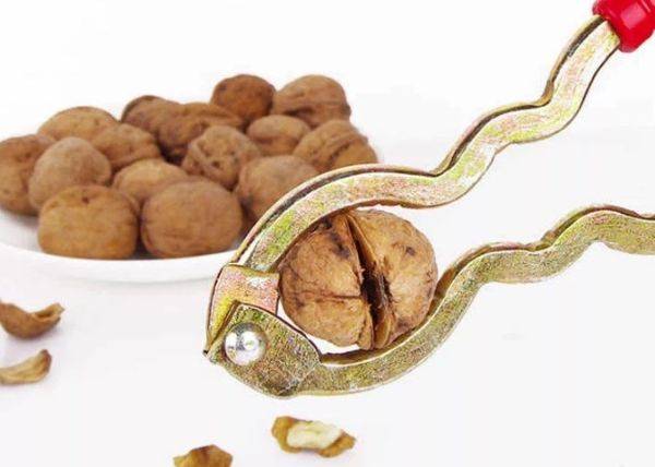 7 способов быстро очистить грецкие орехи от скорлупы