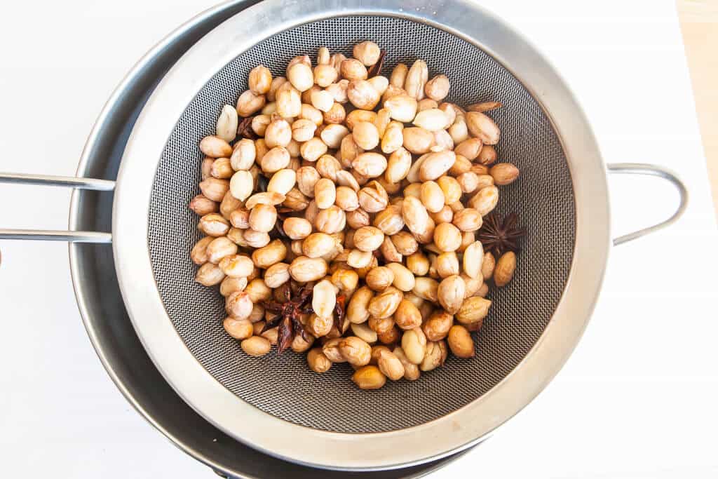 Как обжарить арахис на сковороде, в микроволновке, духовке